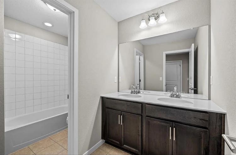 2 Rooms available in littleton!