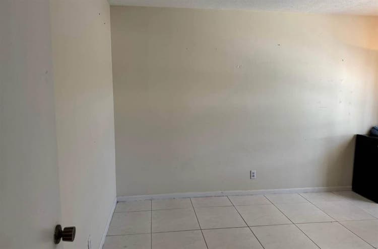 Room for Rent – Royal Palm Area