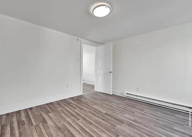 Studio & Large Room Available
