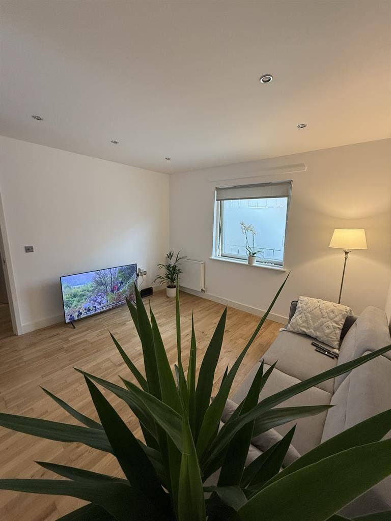 Double bedroom with en-suite E