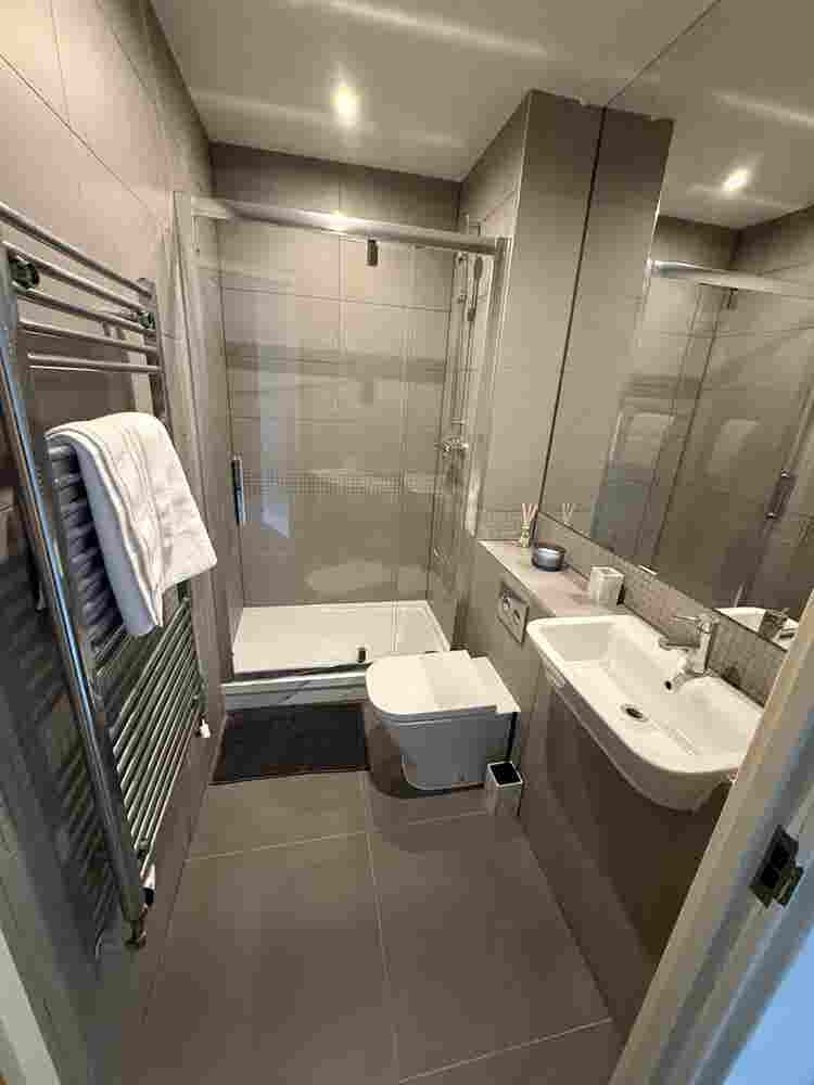 Double bedroom with en-suite E