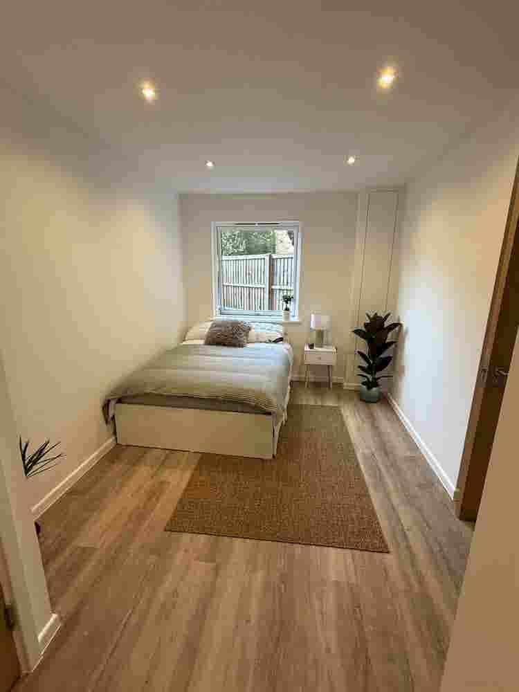 Double bedroom with en-suite E