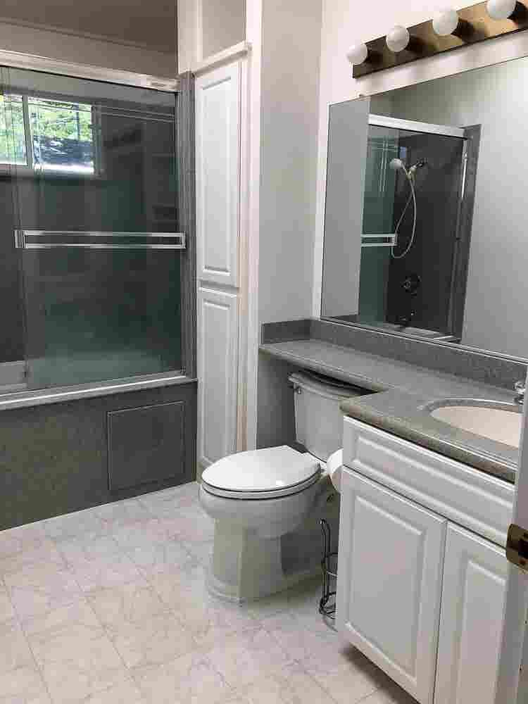 Spacious Master bathroom for you