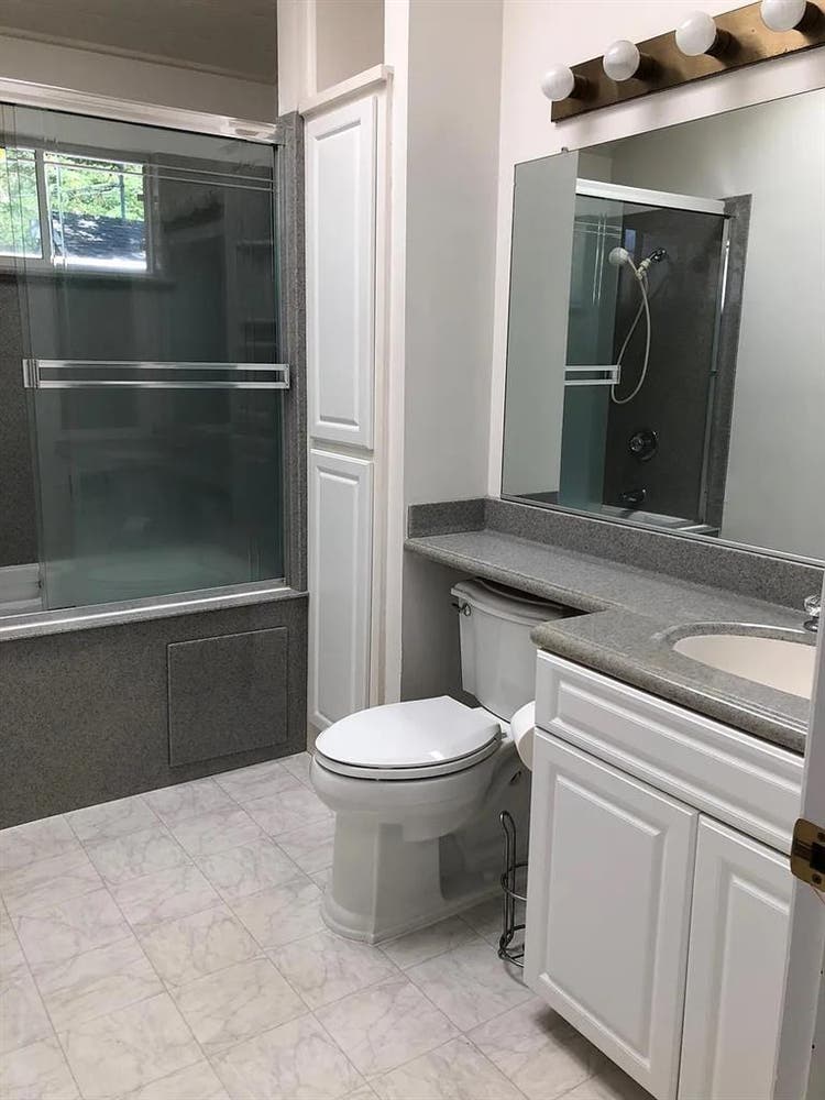 Spacious Master bathroom for you