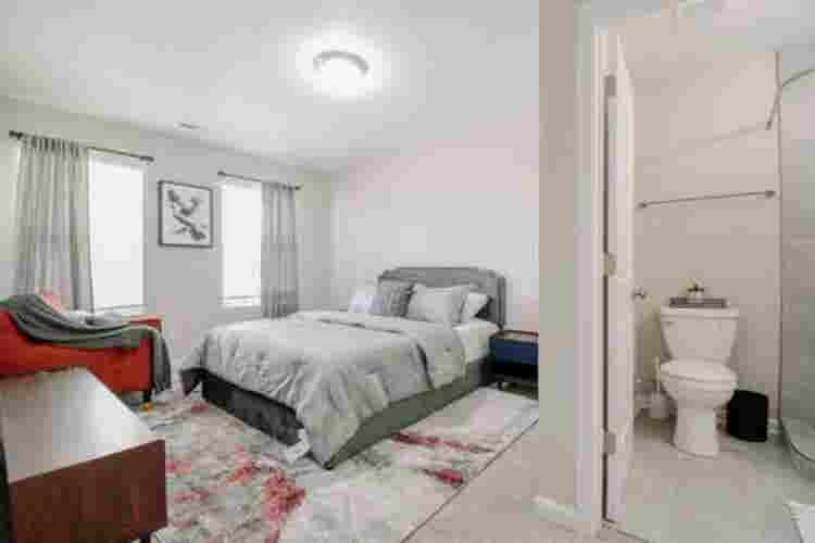 Room for rent starting October th