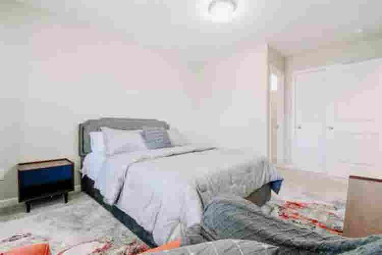 Room for rent starting October th
