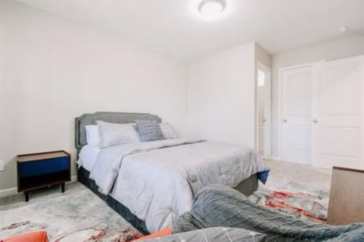 Room for rent starting October th