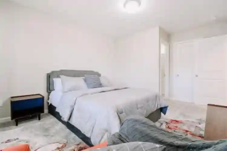 Room for rent starting DEC