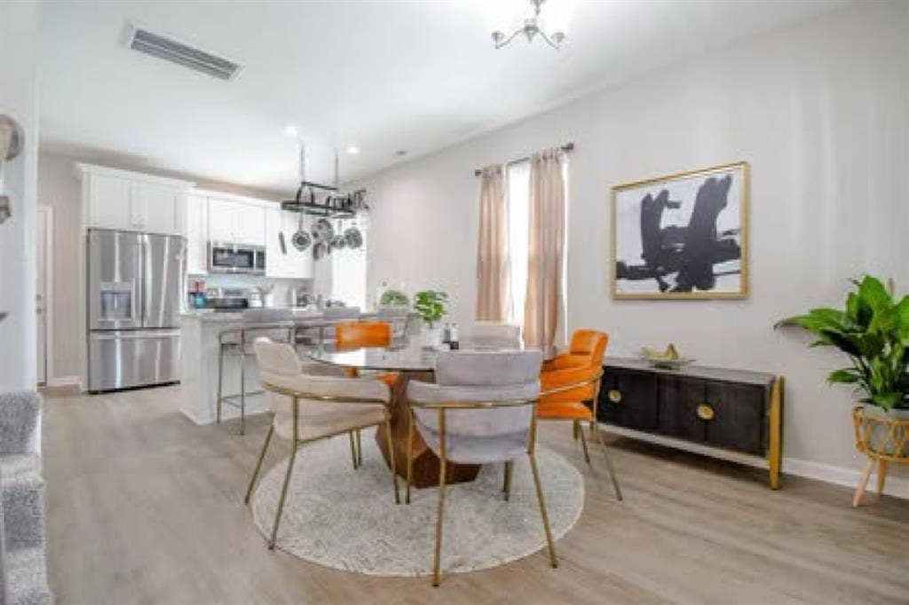 Room for rent starting DEC