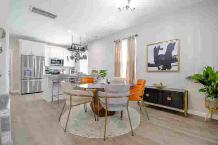 Room for rent starting October th
