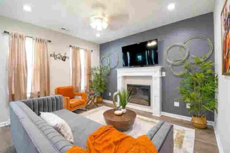 Room for rent starting October th