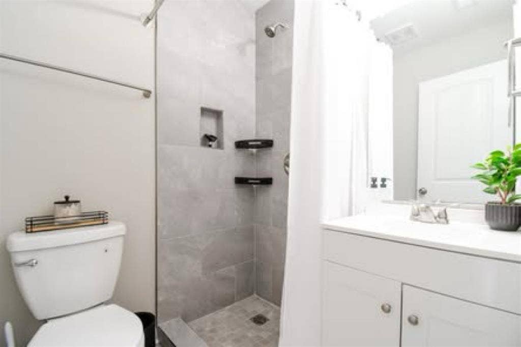 Room for rent starting DEC