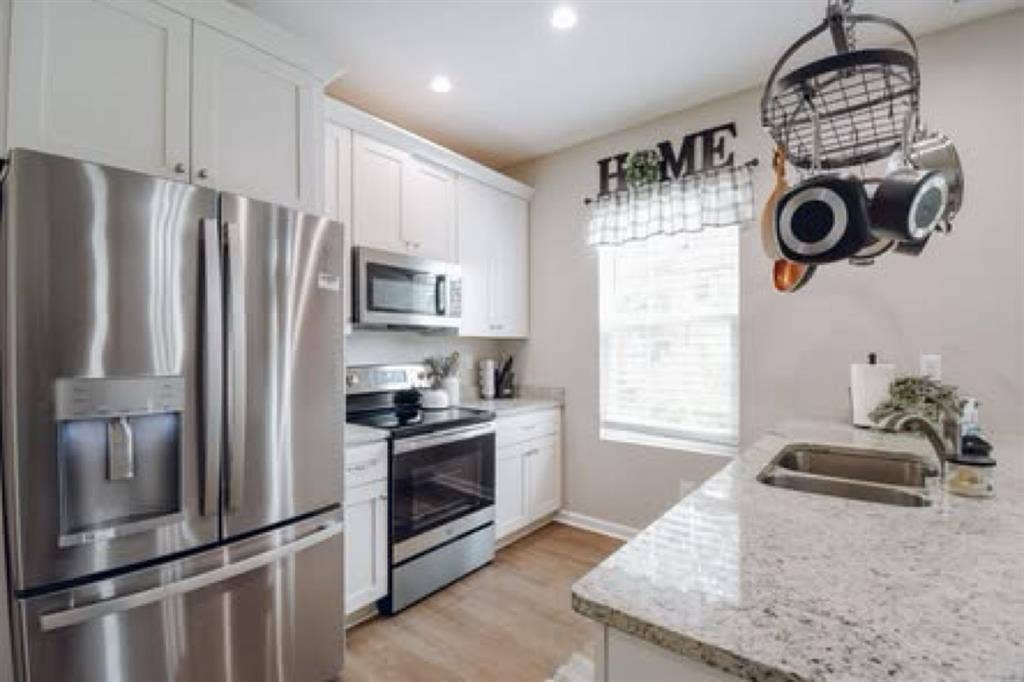 Room for rent starting DEC