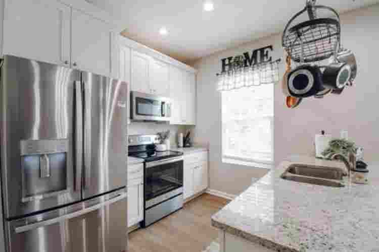 Room for rent starting October th