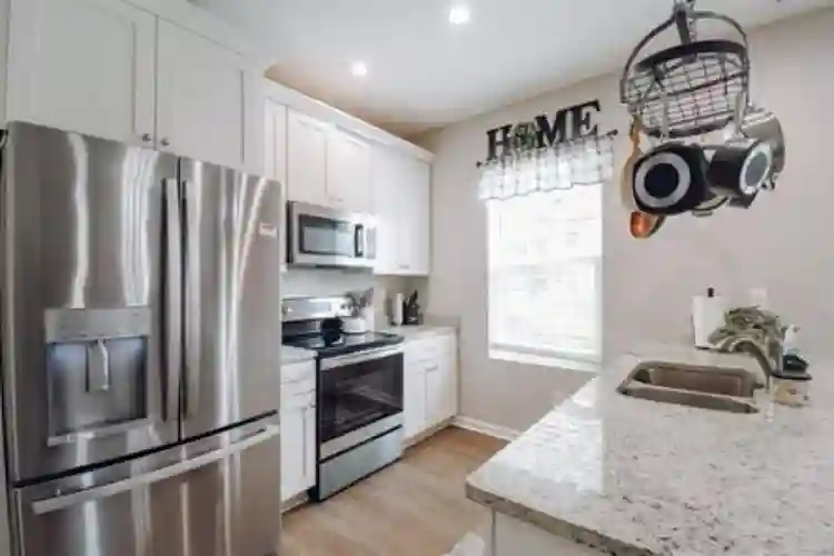 Room for rent starting DEC