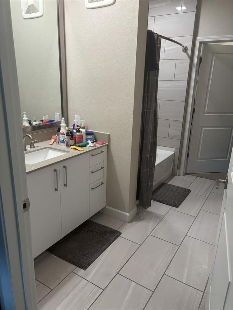 Private Room in a 2BR apartment