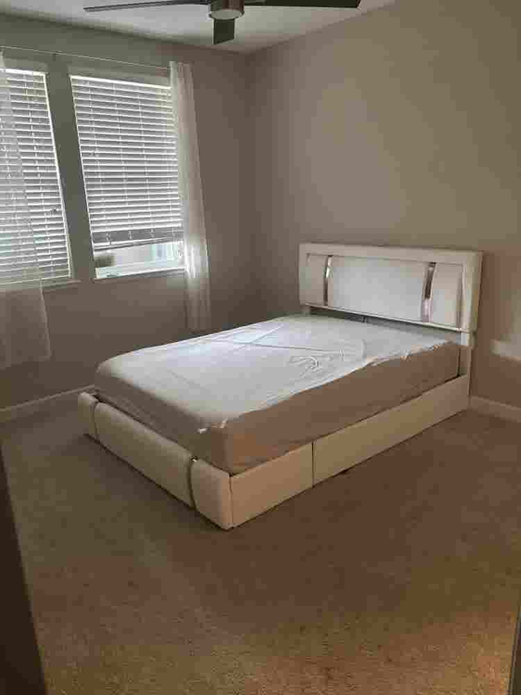 Private Room  in a 2BR apartment