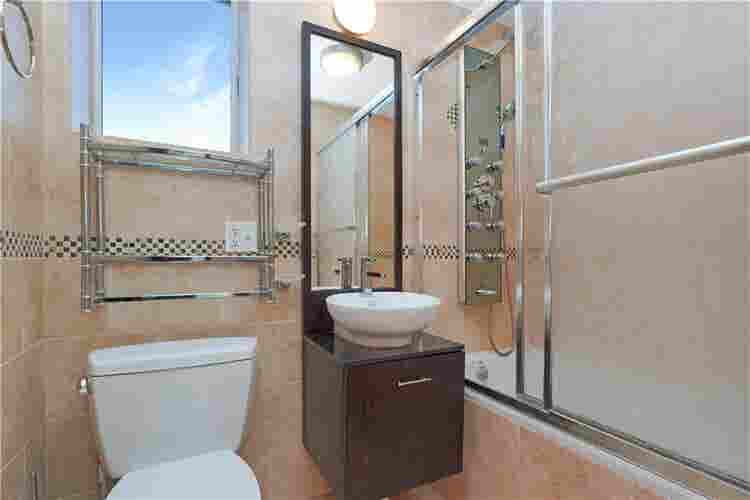 Fantastic Bedroom/Bathroom Ensuite