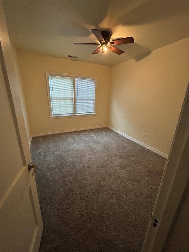Non-furnished room for rent
