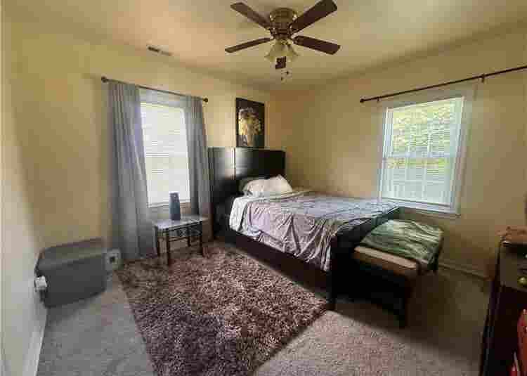 Non-furnished room for rent