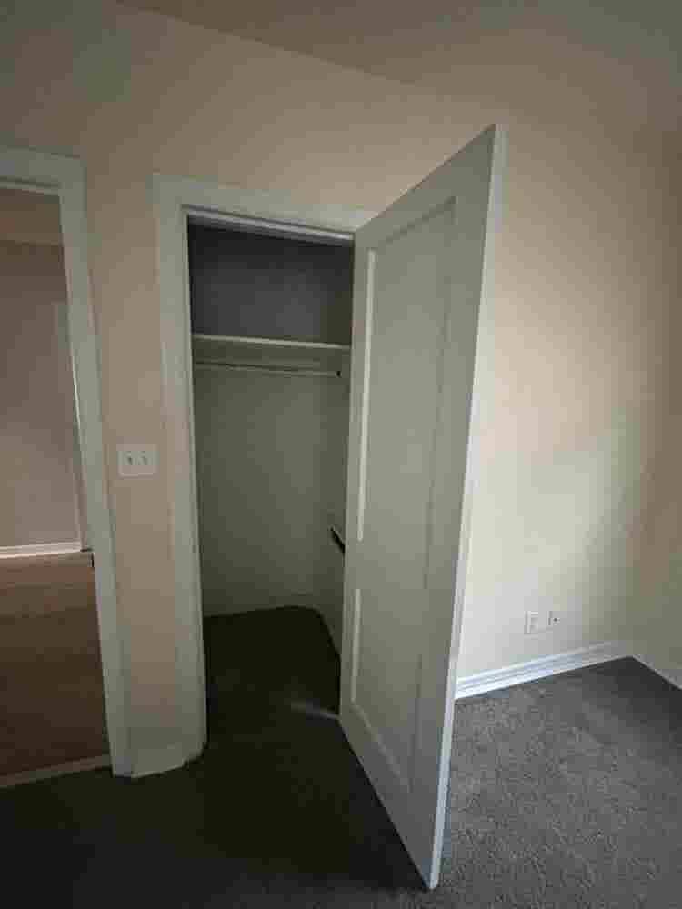 Non-furnished room for rent