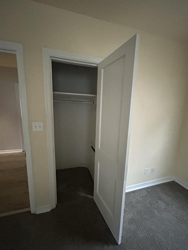 Non-furnished room for rent