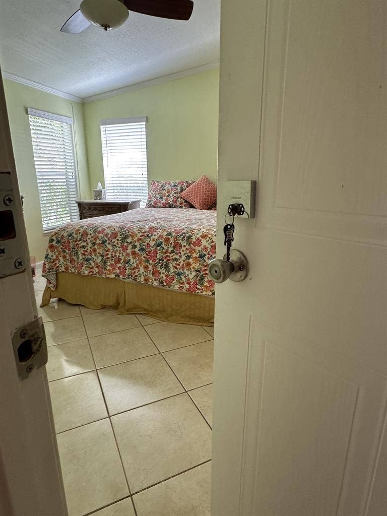 Private Room and Bathroom - Naples