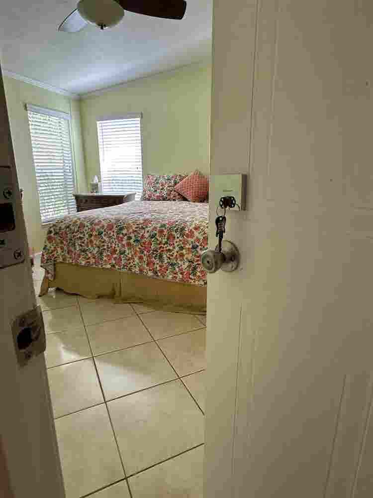 Private Room and Bathroom - Naples