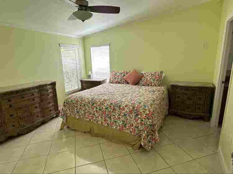 Private Room and Bathroom - Naples