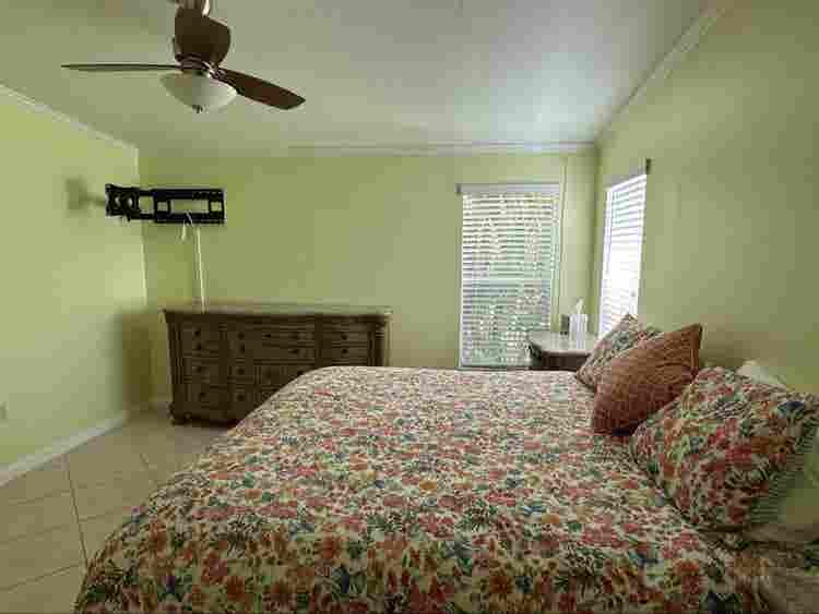 Private Room and Bathroom - Naples