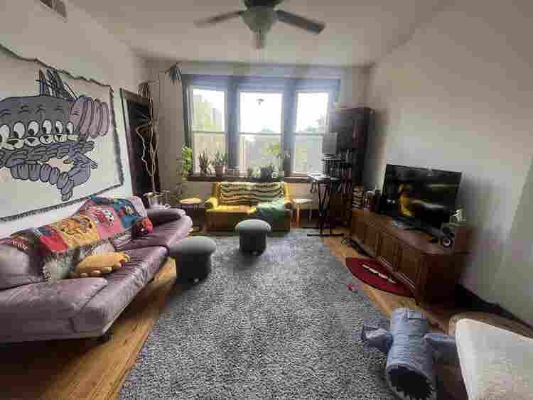 Private Room Huge Logan Square Apt