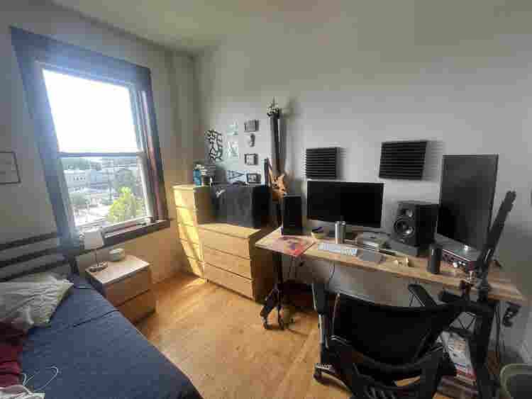 Private Room Huge Logan Square Apt