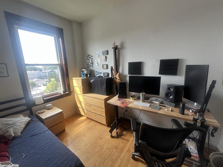 Private Room Huge Logan Square Apt