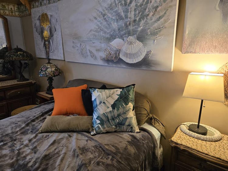 Furn room wifi, utility included