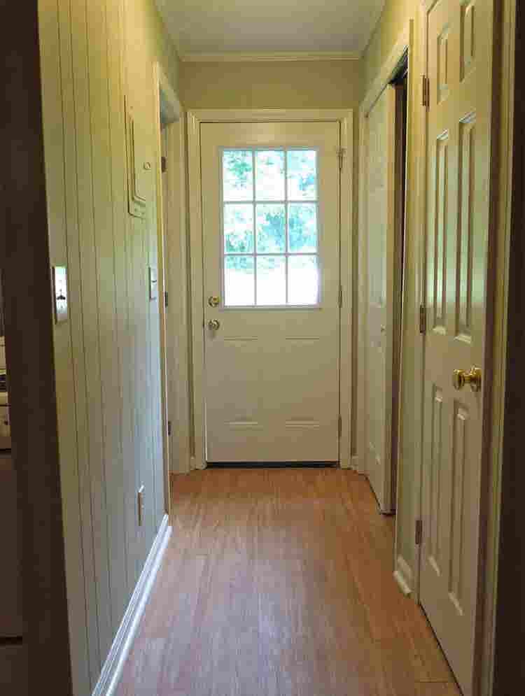 Studio Apartment  Month lease.