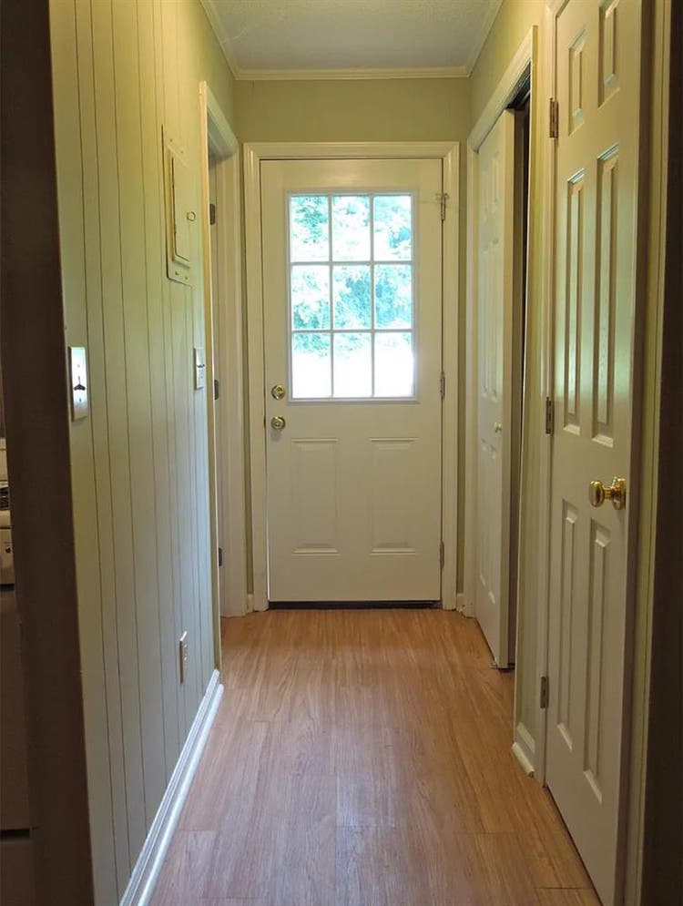 Studio Apartment  Month lease.