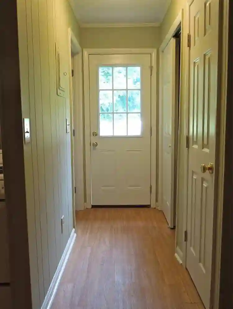 Studio Apartment Month lease.