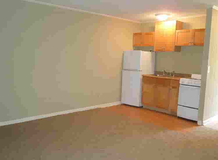 Studio Apartment  Month lease.