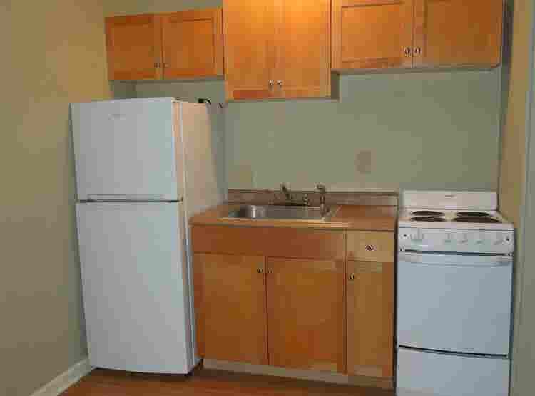 Studio Apartment  Month lease.