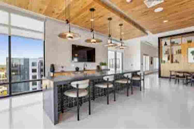 Great Location!! Sublet short term