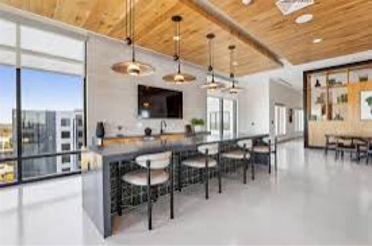 Great Location!! Sublet short term