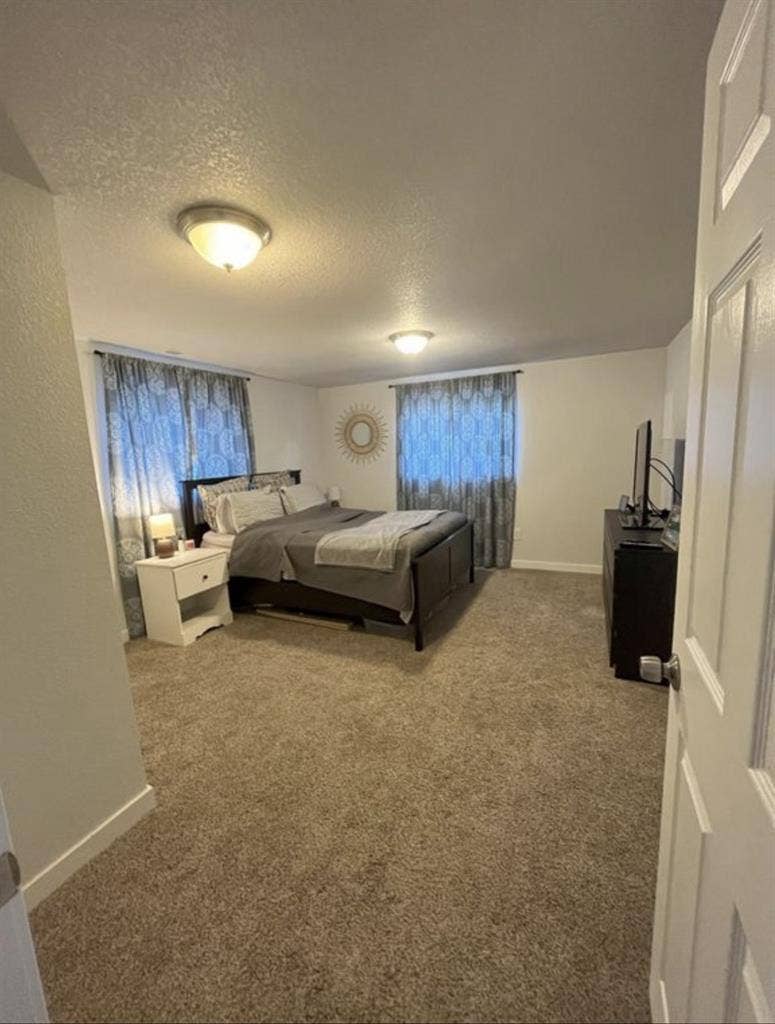 Seeking 1 Roommate Starting Novem