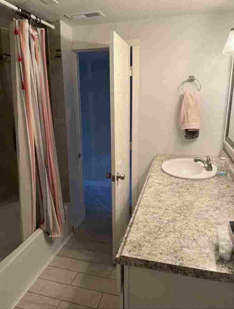 Seeking 1 Roommate Starting Novem