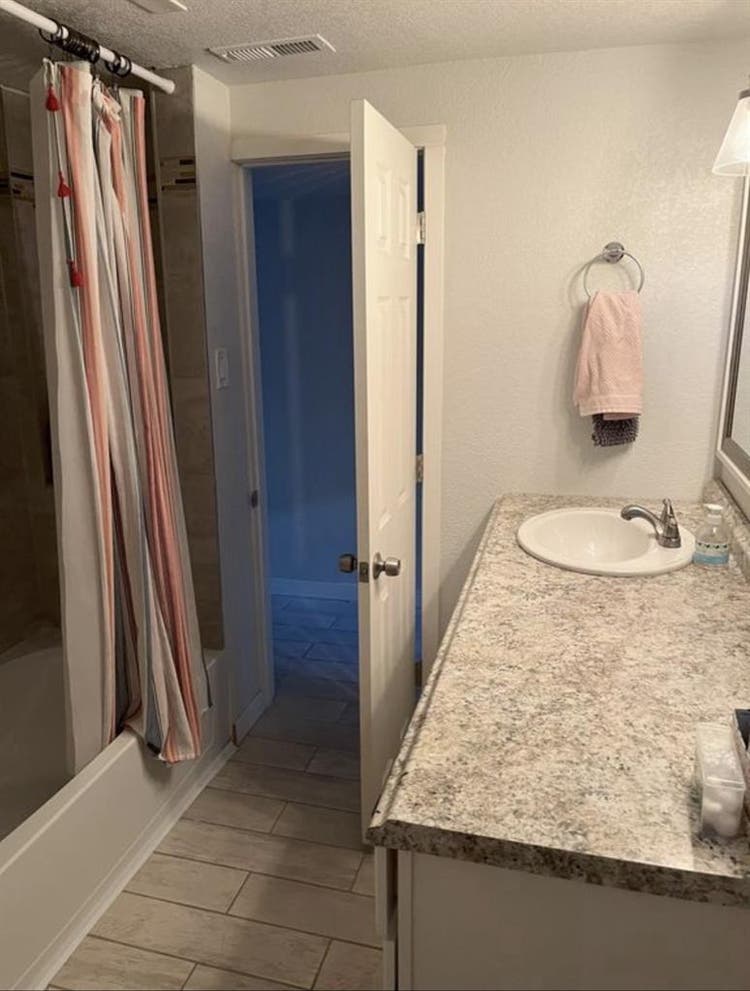 Seeking 1 Roommate Starting Novem