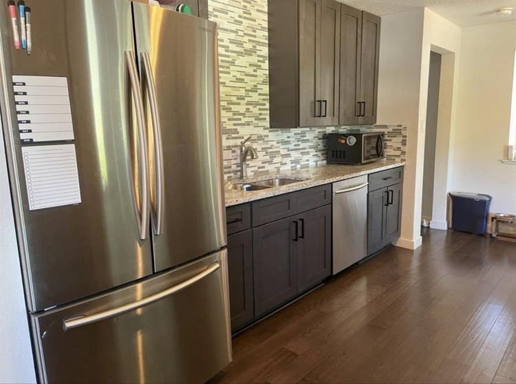 Seeking 1 Roommate Starting Novem