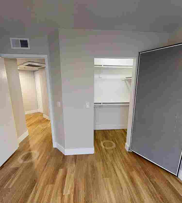 RENTING A ROOM 😁 ROOMMATE NEEDED