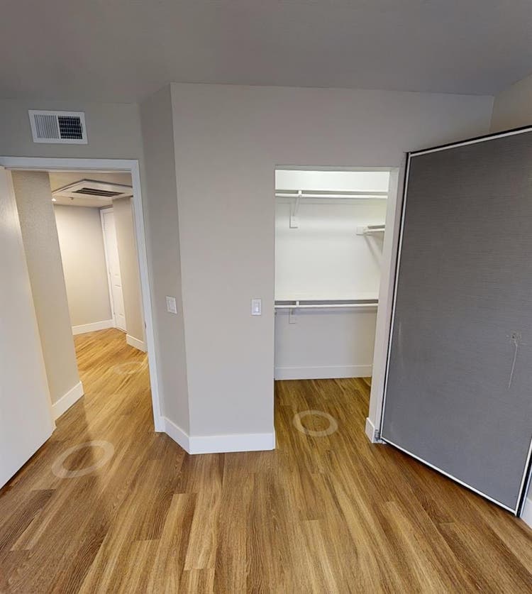 RENTING A ROOM 😁 ROOMMATE NEEDED