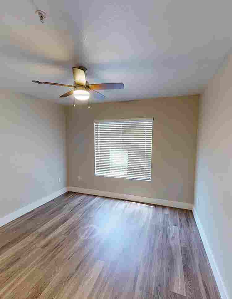 RENTING A ROOM 😁 ROOMMATE NEEDED