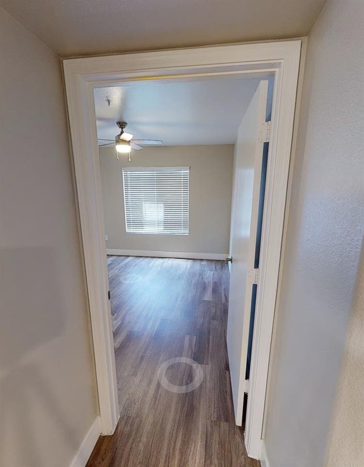 RENTING A ROOM 😁 ROOMMATE NEEDED