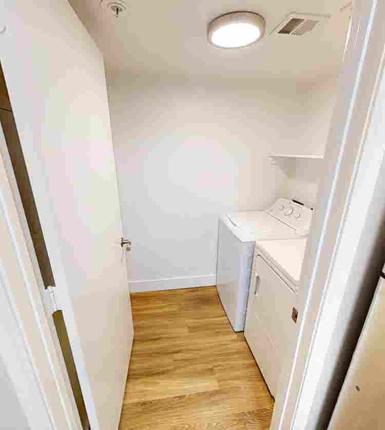 RENTING A ROOM 😁 ROOMMATE NEEDED